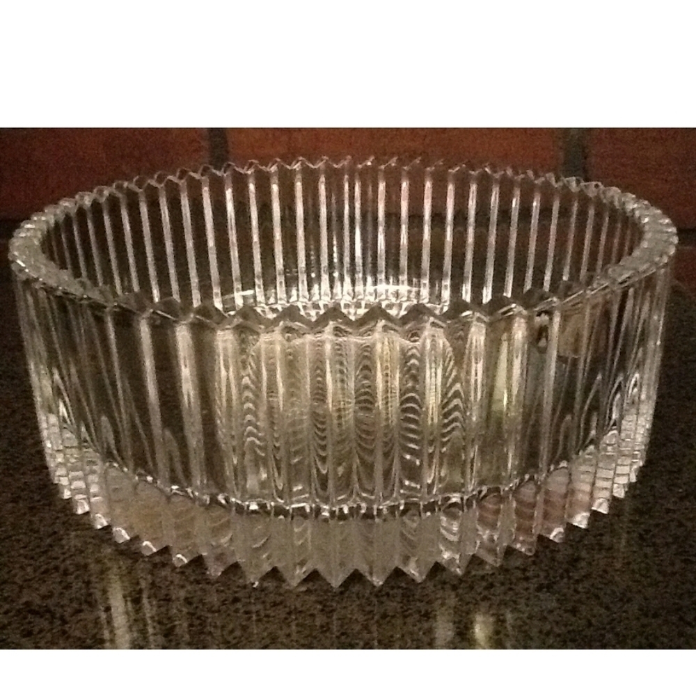Mikasa Hostess Diamond Fire Cut Crystal Bowl - Picture 7 of 16